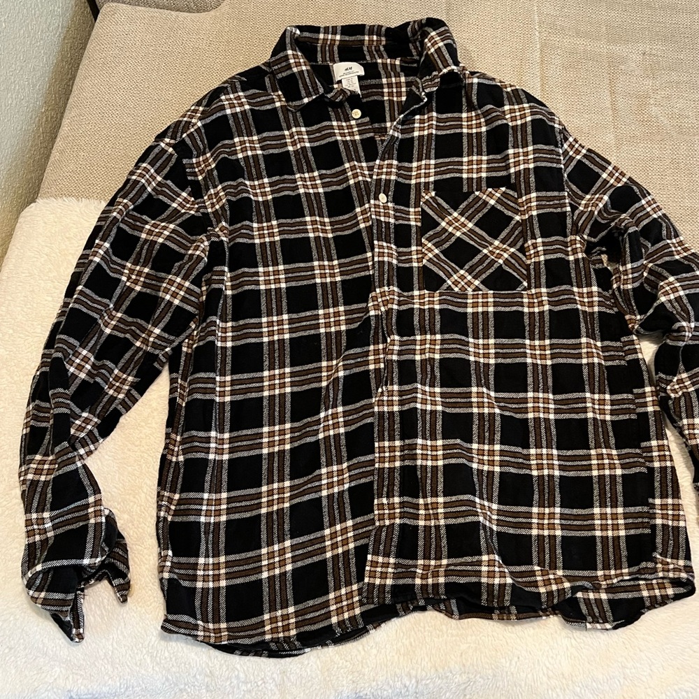 Men’s black and brown H&M flannel. Gently used. Size XL